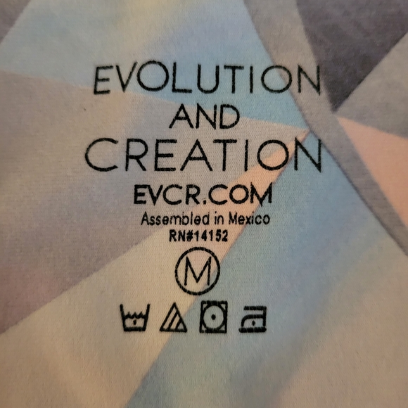 Evolution and Creation Geometric Women's Capri Leggings - Pink and Gray - Picture 2 of 7